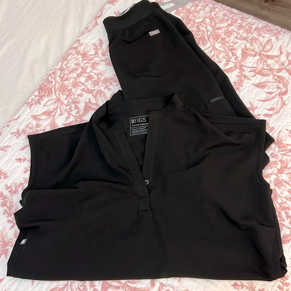The Rafaela Oversized Scrub Top™ and High Waisted Zamora Jogger Scrub Pants